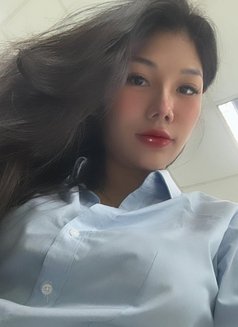 Happy - escort in Doha Photo 3 of 8