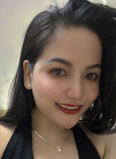 Happy - escort in Doha Photo 4 of 8