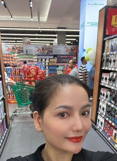 Happy - escort in Doha Photo 6 of 8