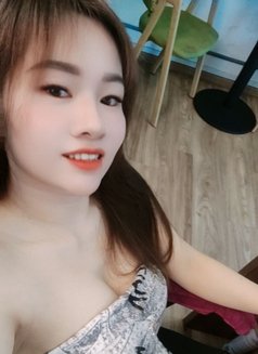 Happy - escort in Singapore Photo 6 of 7