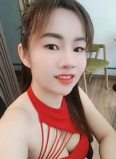 Happy - escort in Singapore Photo 7 of 7