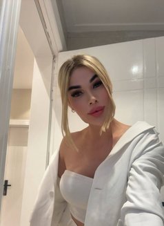 Hard Fucker 20cm - Acompañantes transexual in Riyadh Photo 10 of 11