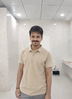 Hardik Kv - Acompañantes masculino in Bangalore Photo 1 of 2