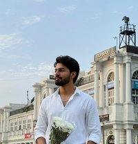 Hardik Mishra - Acompañantes masculino in New Delhi