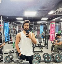 Hardik Mishra - Acompañantes masculino in New Delhi