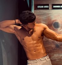 Hardik Shinde - Acompañantes masculino in Pune