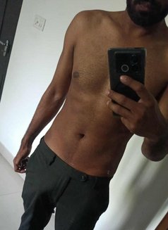 Hardy for Ladies and Couples - Acompañantes masculino in Dubai Photo 3 of 5