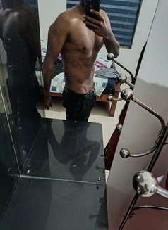Hardy for Ladies and Couples - Acompañantes masculino in Dubai Photo 5 of 5