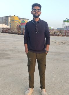Hares Khan - Male escort in Dammam Photo 4 of 6