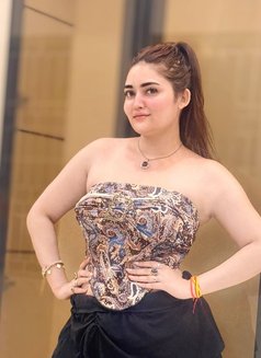 Harman Kour - puta in Gurgaon Photo 1 of 3