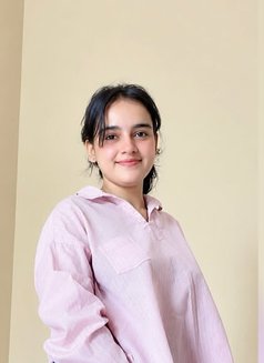 Harman Kour - puta in Gurgaon Photo 3 of 3