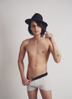 Haroun - Male escort in Doha Photo 4 of 4