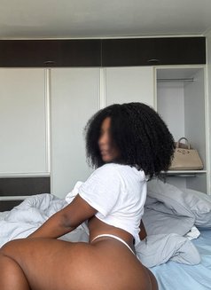 Harriet - escort in Dubai Photo 7 of 9