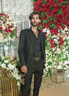 Harris Jutt - Male companion in Karāchi Photo 2 of 2