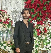 Harris Jutt - Male companion in Karāchi