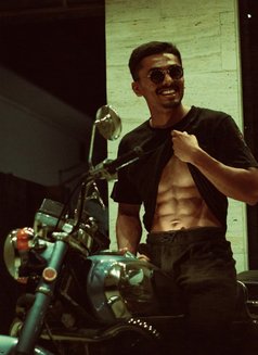 Harris - Male escort in Islamabad Photo 2 of 4