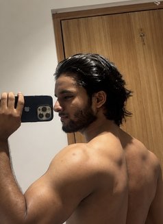Harrry - Male escort in Chennai Photo 1 of 6