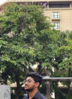 Harry - Male escort in Dhaka Photo 1 of 6