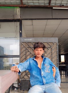 Harry - Male escort in Indore Photo 2 of 4