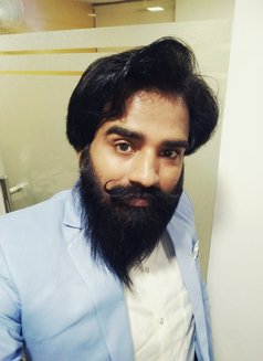 Harry - Male escort in New Delhi Photo 3 of 3