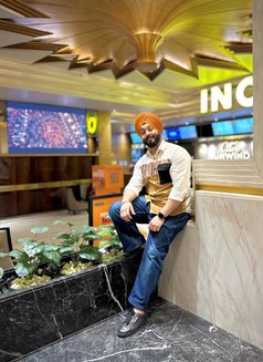 Harry - Male escort in New Delhi Photo 3 of 5