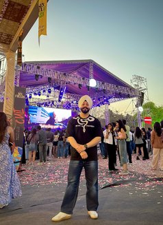 Harry - Male escort in New Delhi Photo 5 of 5