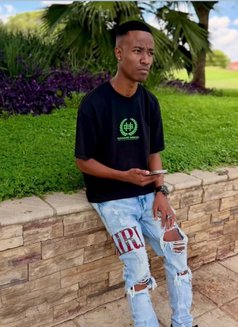 Harry - Male adult performer in Nairobi Photo 4 of 4