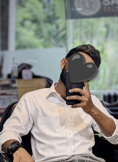 Harry - Male escort in Colombo Photo 6 of 6