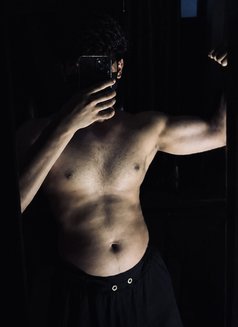 Harsh driller - Acompañantes masculino in New Delhi Photo 1 of 8