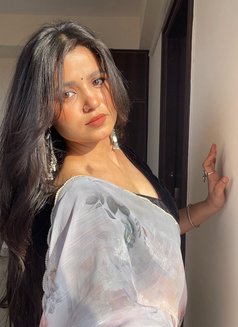 Harshita - escort in New Delhi Photo 1 of 3