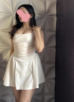 Harshita Kapoor - puta in Gurgaon Photo 2 of 4