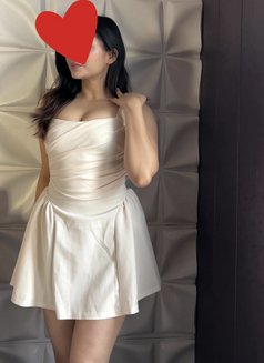 Harshita Kapoor - puta in Gurgaon Photo 4 of 4