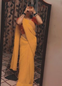 Harshita Sharma - puta in Kochi Photo 1 of 3