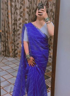 Harshita Sharma - puta in Kochi Photo 3 of 3
