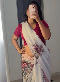 Harshita Sharma - puta in Kolkata Photo 2 of 4