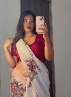 Harshita Sharma - puta in Kolkata Photo 4 of 4