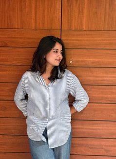 Harshita Sharma - puta in Noida Photo 2 of 2