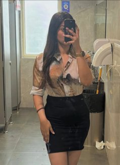 Harshita Very Desirable Girl Available - puta in New Delhi Photo 2 of 6