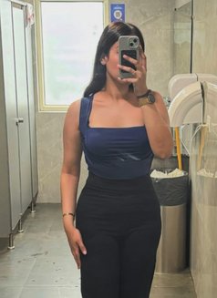 Harshita Very Desirable Girl Available - puta in New Delhi Photo 4 of 6