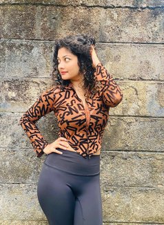 Harshitha C - puta in Chennai Photo 3 of 4