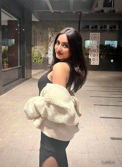 Harshitha - escort in Chennai Photo 2 of 4