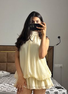 Harshitha - escort in Chennai Photo 3 of 3