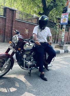 Harshu - Male escort in New Delhi Photo 10 of 13