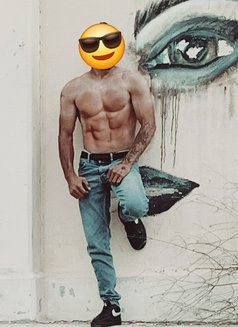 Hasan - Acompañantes masculino in Beirut Photo 2 of 3