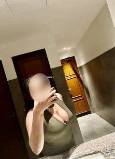 Hashini Ayodya - escort in Colombo Photo 4 of 12