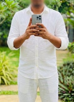 Hasindu - Male escort in Colombo Photo 4 of 12