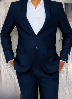 Hasindu - Male escort in Colombo Photo 5 of 12