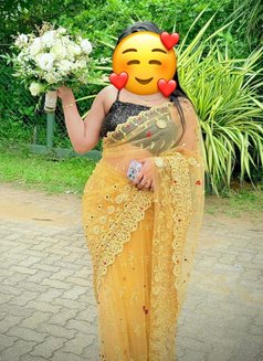 Hasini - puta in Colombo Photo 3 of 3