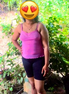 Hasna - escort in Colombo Photo 4 of 5