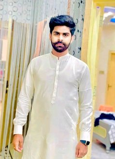 Hassan Shah - Acompañantes masculino in Lahore Photo 1 of 7